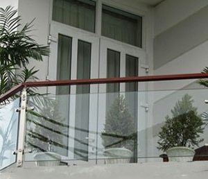 Lan can kính đẹp